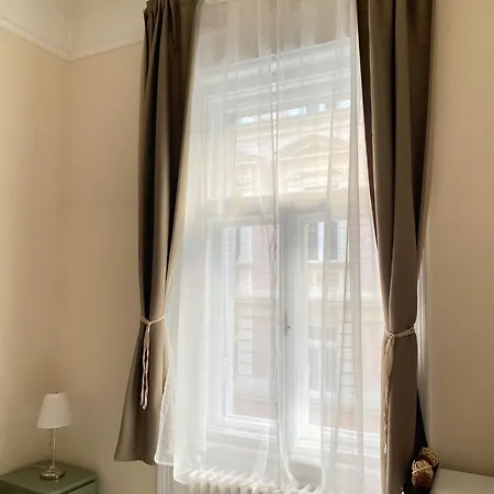 Апартаменты Wesseleny Near Synagogue With Ac After Renovation Будапешт